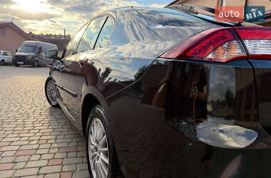 Лифтбек Renault Laguna 2011 в 