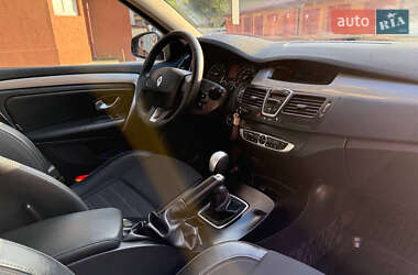 Лифтбек Renault Laguna 2011 в 