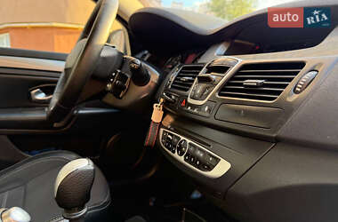 Лифтбек Renault Laguna 2011 в 