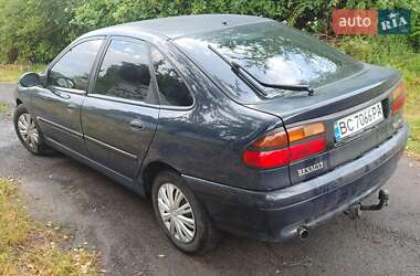 Ліфтбек Renault Laguna 1999 в Шептицькому