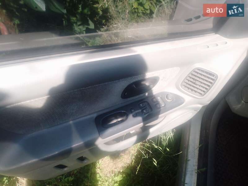 Ліфтбек Renault Laguna 2000 в Яготині