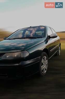 Ліфтбек Renault Laguna 1998 в 