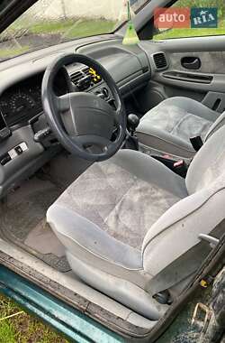 Ліфтбек Renault Laguna 1998 в 