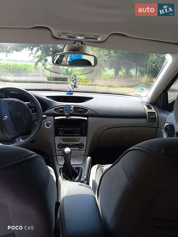 Лифтбек Renault Laguna 2002 в Клевани