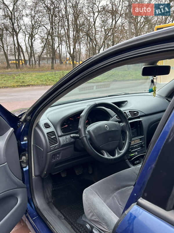 Лифтбек Renault Laguna 2003 в Гоще