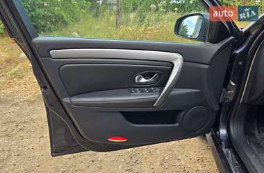 Лифтбек Renault Laguna 2013 в 