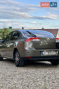 Лифтбек Renault Laguna 2010 в 