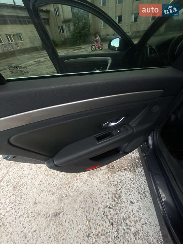 Лифтбек Renault Laguna 2011 в Ржищеве