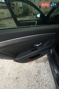 Лифтбек Renault Laguna 2011 в 