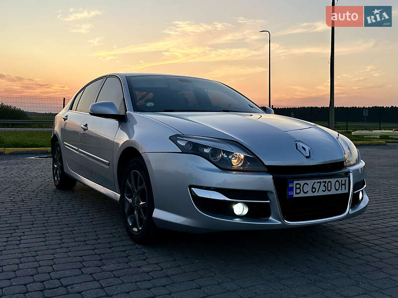 Ліфтбек Renault Laguna 2011 в Радивиліві