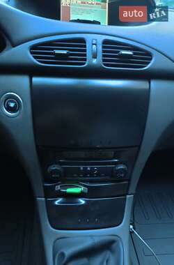 Лифтбек Renault Laguna 2001 в 