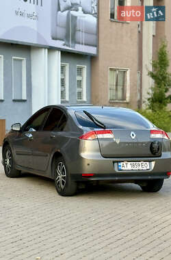 Лифтбек Renault Laguna 2010 в 