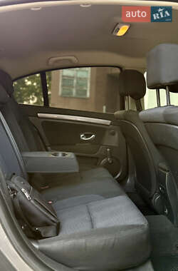 Лифтбек Renault Laguna 2010 в 