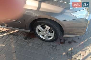 Лифтбек Renault Laguna 2010 в 