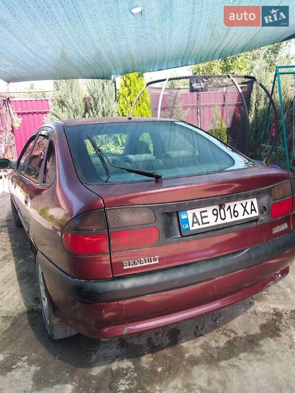 Универсал Renault Laguna 1995 в Синельниково