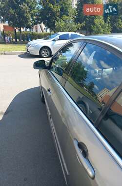 Лифтбек Renault Laguna 2010 в 