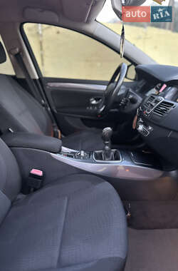 Лифтбек Renault Laguna 2010 в 