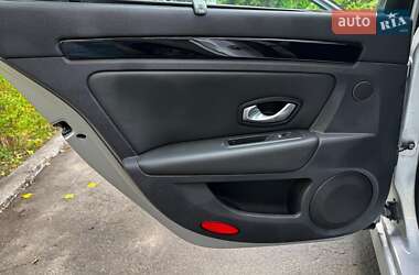 Лифтбек Renault Laguna 2012 в 