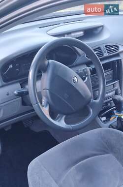 Лифтбек Renault Laguna 2002 в 