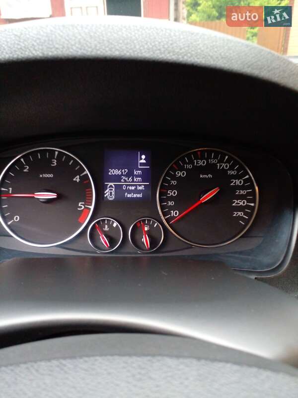 Лифтбек Renault Laguna 2010 в 