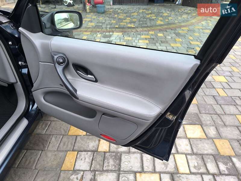 Лифтбек Renault Laguna 2001 в Черновцах