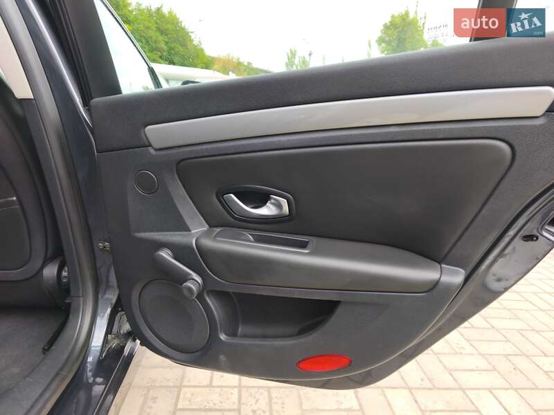 Лифтбек Renault Laguna 2011 в Днепре