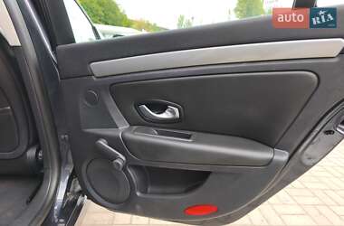 Лифтбек Renault Laguna 2011 в 