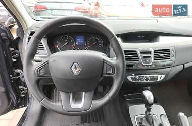 Лифтбек Renault Laguna 2011 в 
