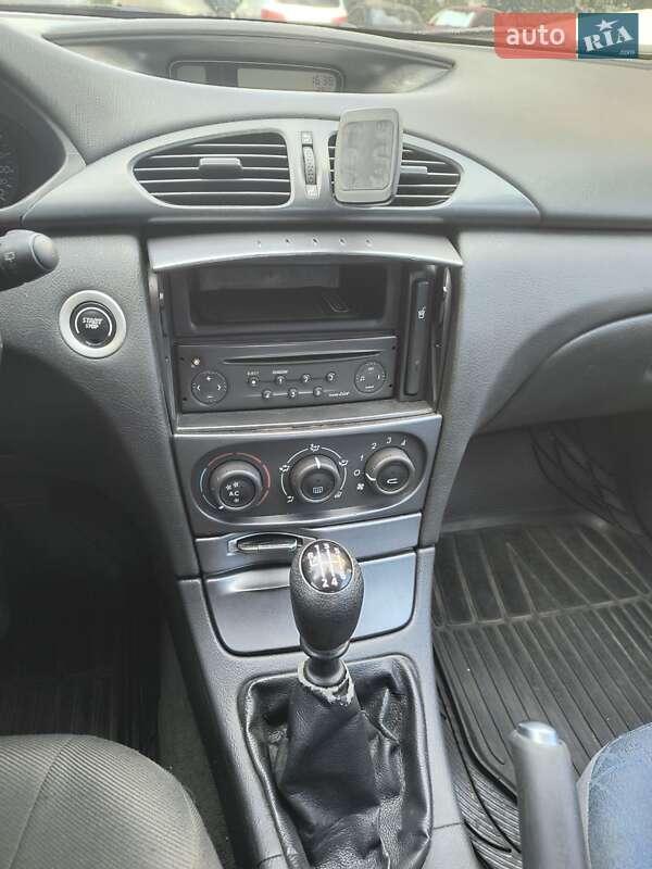 Лифтбек Renault Laguna 2001 в Киеве