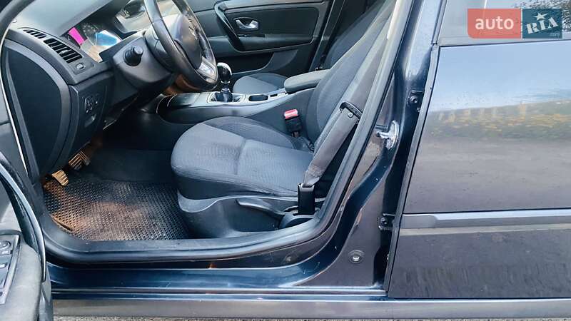 Универсал Renault Laguna 2008 в Ровно
