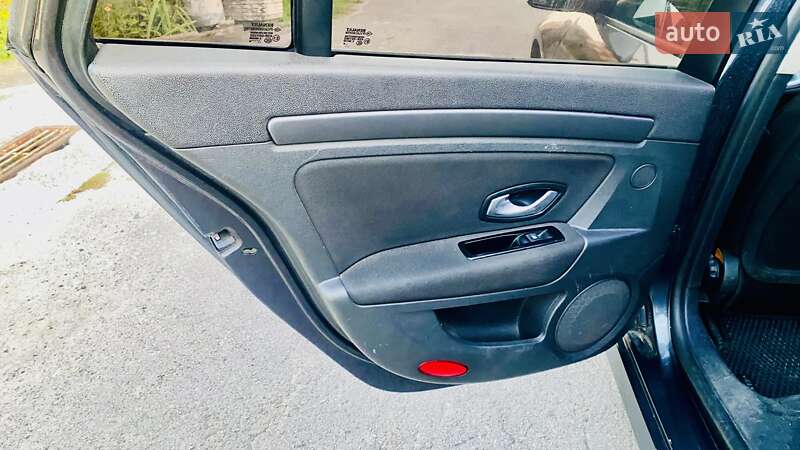 Универсал Renault Laguna 2008 в Ровно