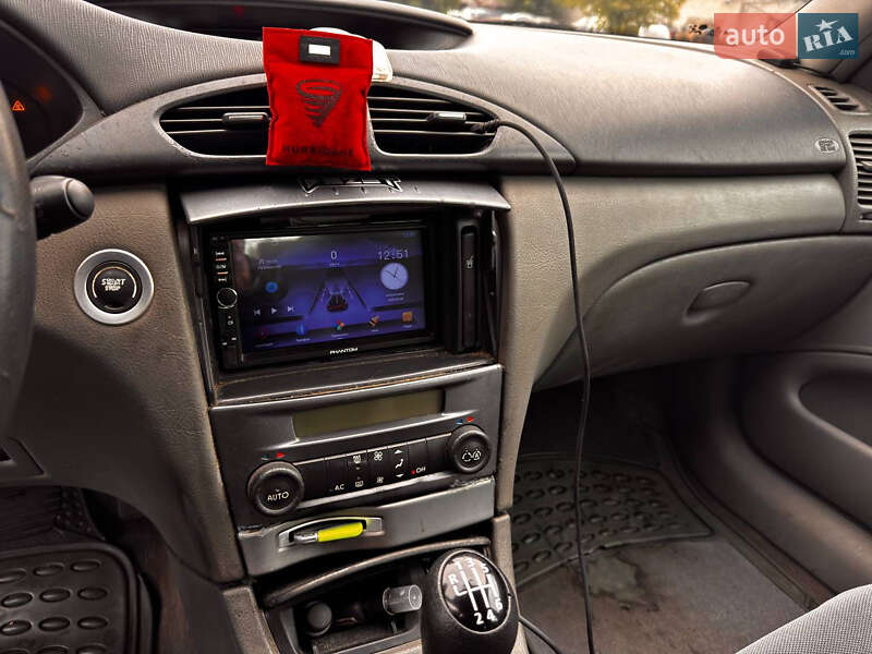 Лифтбек Renault Laguna 2001 в Киеве