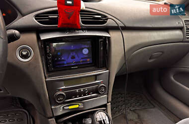 Лифтбек Renault Laguna 2001 в 