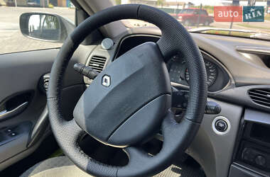 Лифтбек Renault Laguna 2003 в 