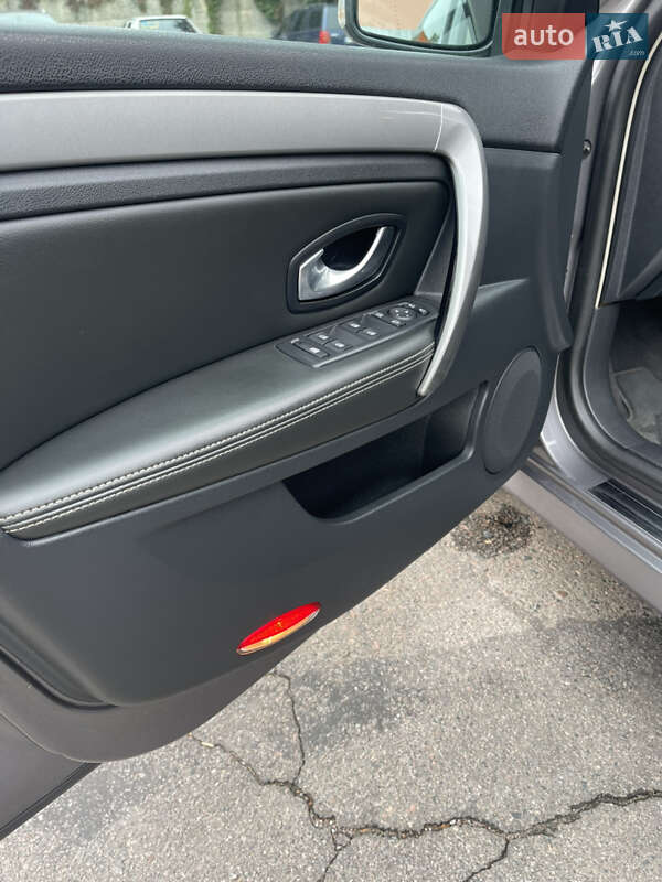 Универсал Renault Laguna 2012 в Ровно