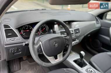 Лифтбек Renault Laguna 2011 в 