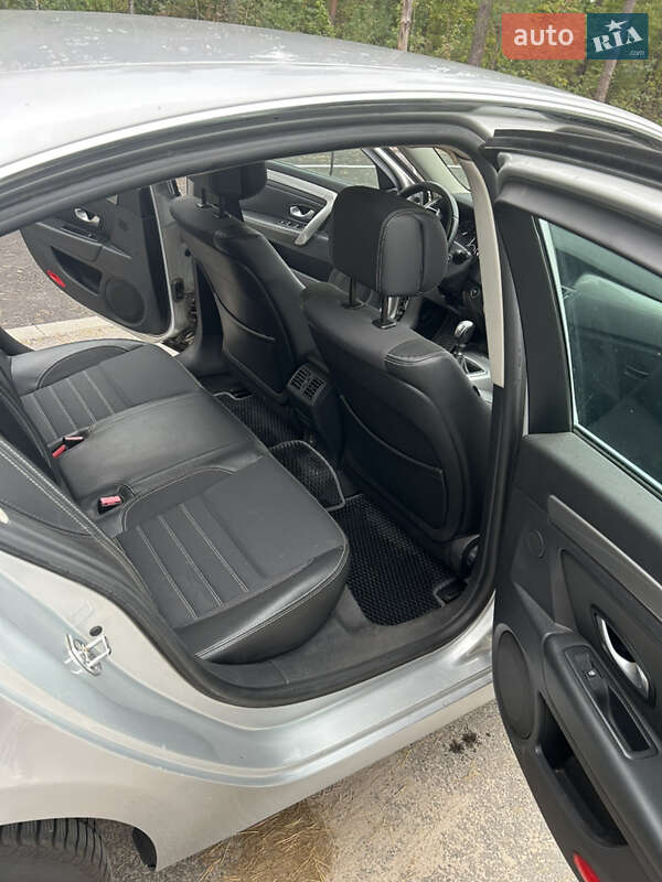 Лифтбек Renault Laguna 2010 в Киеве