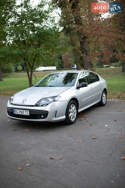 Ліфтбек Renault Laguna 2010 в 