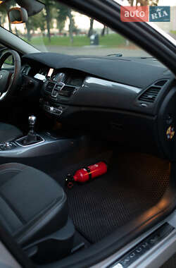 Ліфтбек Renault Laguna 2010 в 