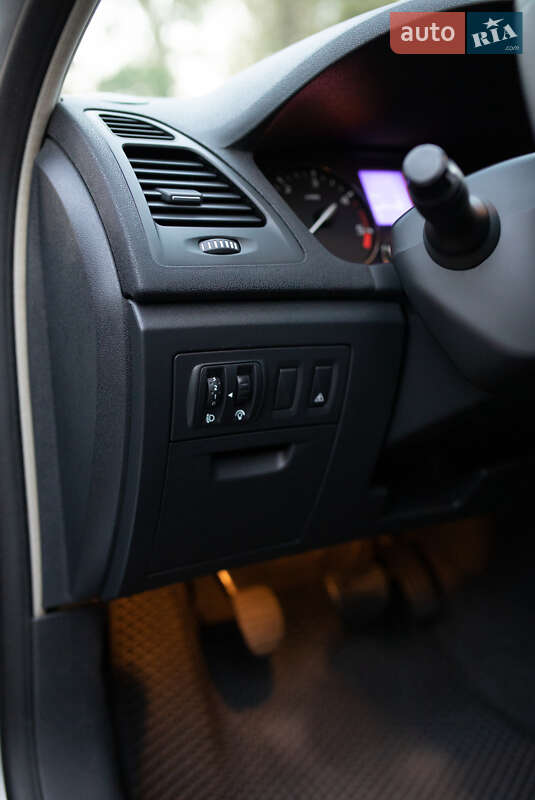 Лифтбек Renault Laguna 2010 в Киеве фото 31 Лифтбек Renault Laguna 2010 в Киеве