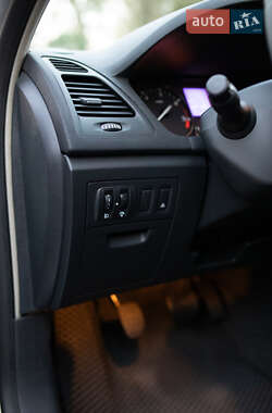 Ліфтбек Renault Laguna 2010 в 