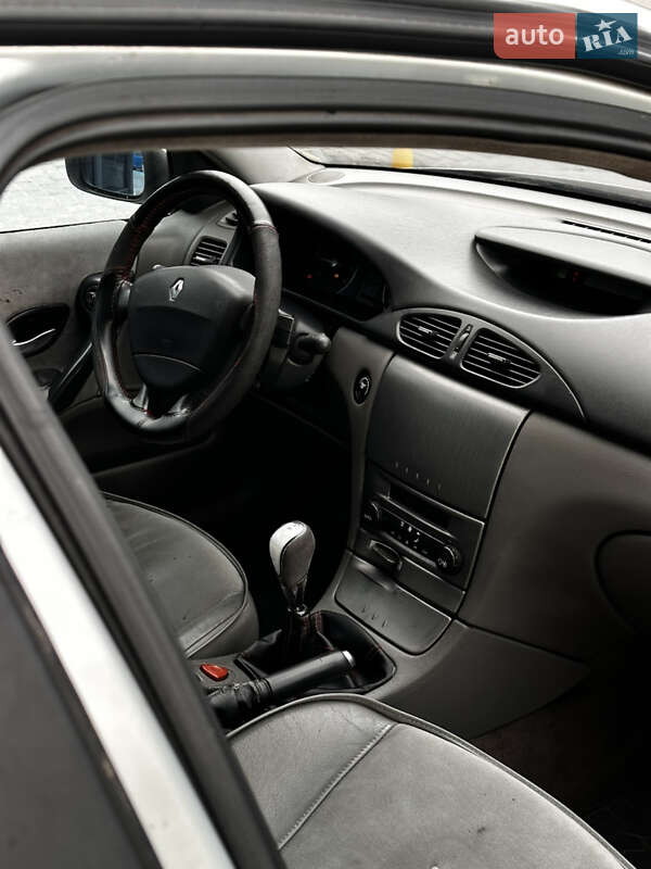 Лифтбек Renault Laguna 2002 в Луцке
