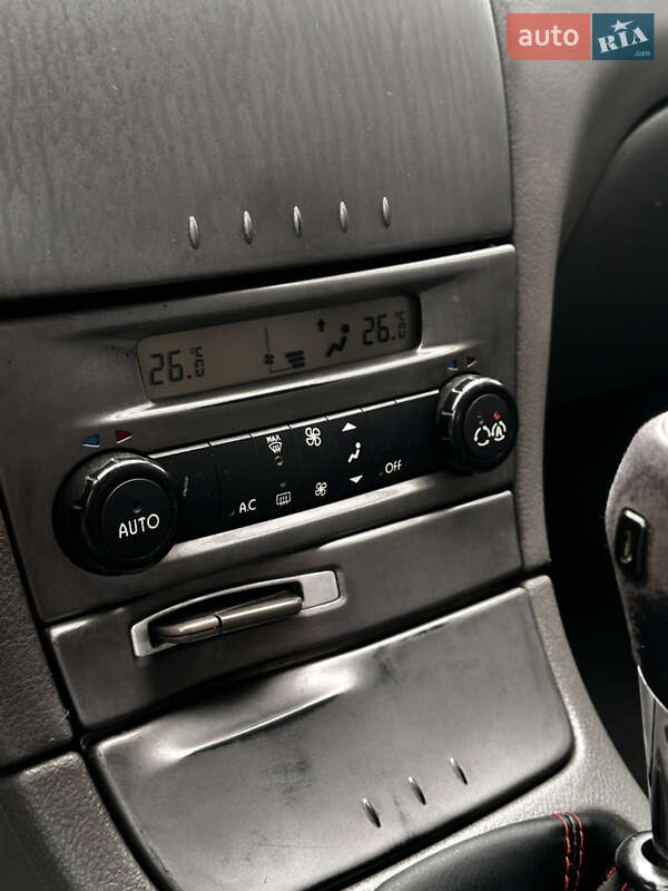 Лифтбек Renault Laguna 2002 в Луцке