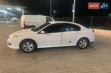 Ліфтбек Renault Laguna 2012 в 