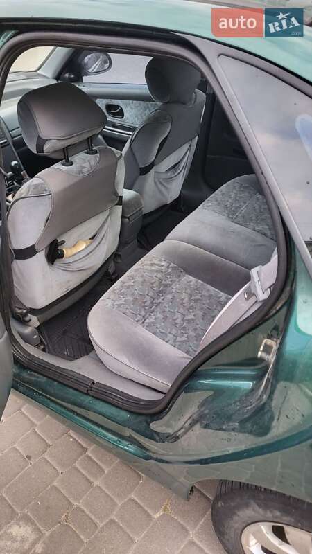 Лифтбек Renault Laguna 1996 в Каневе