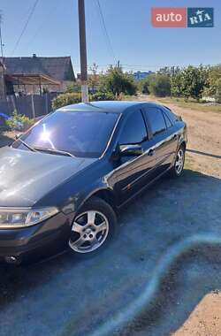 Ліфтбек Renault Laguna 2002 в  фото 2 Ліфтбек Renault Laguna 2002 в