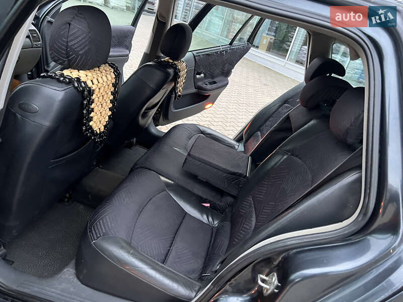 Універсал Renault Laguna 2001 в Чернівцях