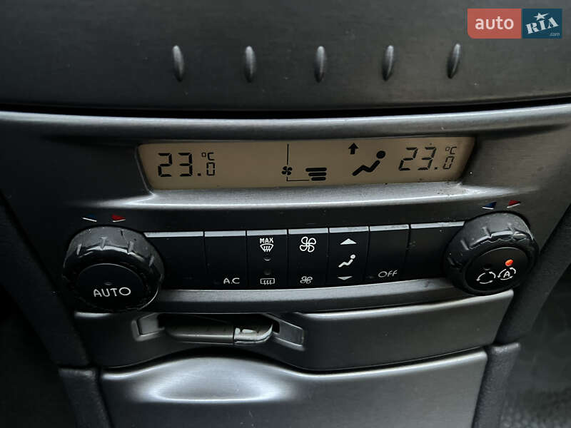 Універсал Renault Laguna 2001 в Чернівцях