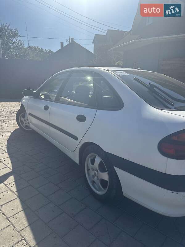 Лифтбек Renault Laguna 2000 в Ужгороде