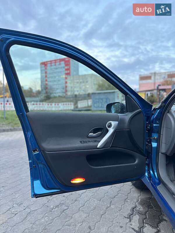 Ліфтбек Renault Laguna 2001 в Львові фото 16 Ліфтбек Renault Laguna 2001 в Львові